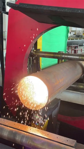 Laser steel cutting machine for horseshoe-shaped cuts of round pipes