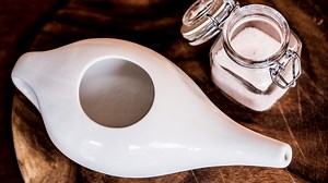 How to Use a Neti Pot (And Why You'd Want To)
