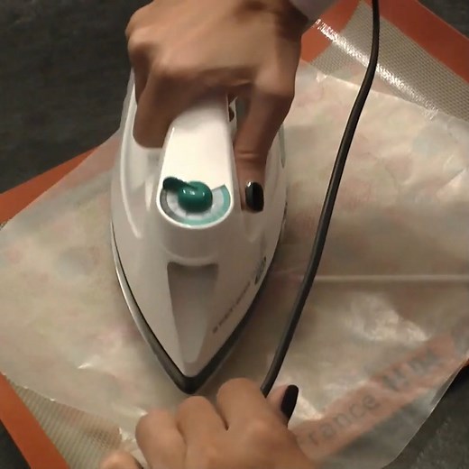 Learn how to paint rice paper sheets and other amazing cake decorating ideas! 😍 | MetDaan Cakes