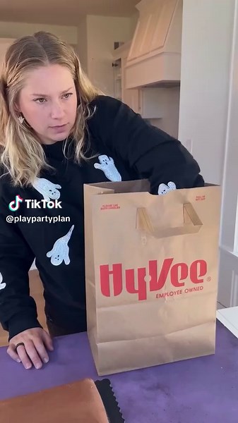 Quick and Easy Graveyard Cake for Halloween