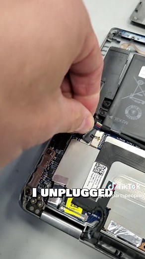 How to Fix a Laptop That Won't Boot Up | CMOS Reset Guide