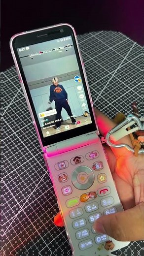 Using a flip phone [mive style folder 2] in 2025!