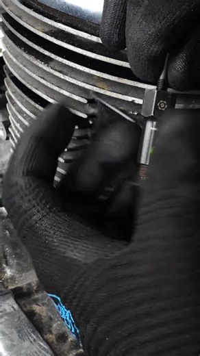 6.1K views · 12 reactions | How strong is the grip of a GripEdge G-FORS Socket Extractor With its straight-cut, non-tapered design, it gives you the ability to tighten and loosen to break seized studs free. If you run into a stud | Gripedgetools | Facebook