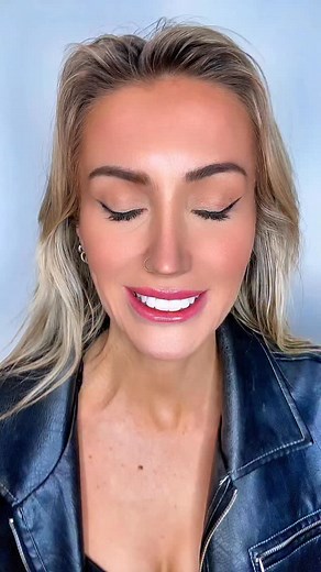 Easy clown makeup transformation 🤡 This tutorial is up on my YouTube channel! Direct link is in my bio 😊 What simple Halloween makeup looks do you want to see next?! 🎃 #makeuptransformation#makeupartist#halloweenmakeup#creativemakeup#halloweenideas#halloweenlook#clown#clownmakeup#spookyseason#halloweencostume#makeupreels#nzartist#artistsoﬁnstagram#scarymakeup#scaryart#grwm#halloweeniseveryday | Alyshia Jones Makeup Tutorials