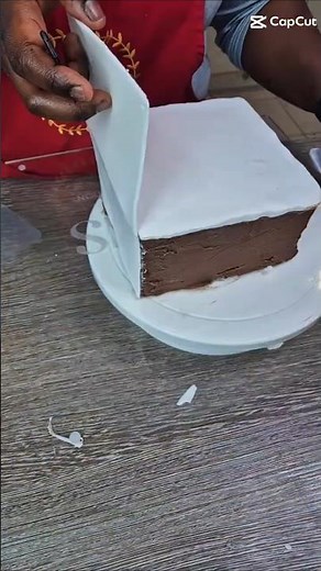 Fondant Cake Decorating Basics for Beginners