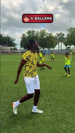 100 Kids vs 1 Adult ⚽️😱