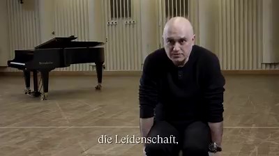 🎙️ Stimmen zur Saison 2020/21 Eine Aufführung wie ein leidenschaftliches Gedicht: Regisseur Calixto Bieito über Grenzerfahrungen und die illusionslose Liebe zu den Figuren seiner legendären Inszenierung. Mehr zu »Carmen«: https://fal.cn/38ELZ | Wiener Staatsoper