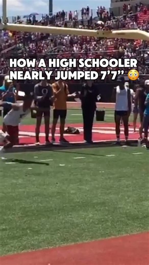 The curve has the following benefits📈: . 🏹Low position: This allows the athlete to push upward longer . 🏂Lean: The leaned position is the result of trying to apply forces to the ground that turn you fast . 🤸‍♀️Somersault: The result of MAINTAINING lean is somersault, or what lets your hips stay high and shoulders drop. . 🏎Speedy run up: The curve lets you rely more on speed than lowering to load the leg at touchdown. So what does Vernon do that nullifies some of these benefits? He uprights 