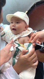 This doctor gives an injection to the child #shortvideo