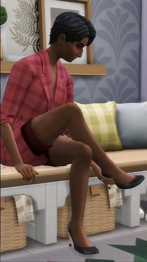 Making a Sims 4 pose trying to combine the two new kits