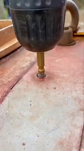 The broken screw extractor can easily remove broken screws. #toolbox #tool #toolhacks #fyp