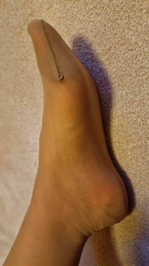 A little vintage touch- Not sure if men like the fabric #hosiery #tights #stocking #pantyhose #fashion #lingeries #usa #canada #uk #germany #America #reelsvideo #reelsinstagram #reels #reelsfb #reelsviral #pantimedias #fblifestyle | Women and Stocking