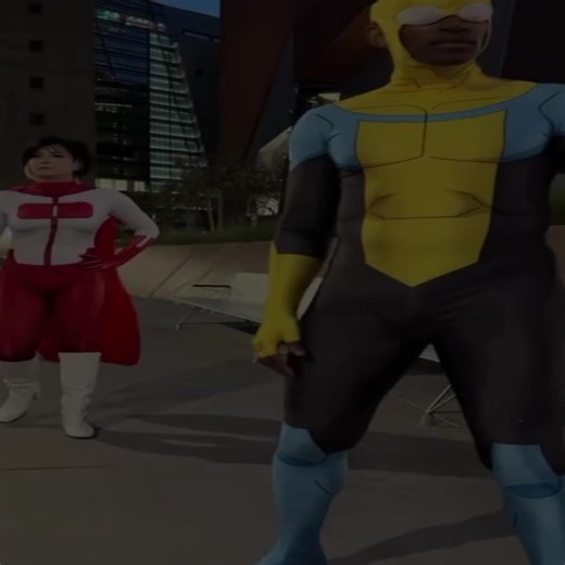 «Неуязвимый» (англ. Invincible) — американский супергеройский мультсериал, основанный на одноимённом комиксе издательства Image Comics Роберта Киркмана, Кори Уокера[англ.] и Райана Оттли[англ.][2] премьера которого состоялась на Amazon Prime Video. Главных персонажей, семью Грейсон, озвучили Стивен Ён, Сандра О и Дж. К. Симмонс[3]. Сюжет вращается вокруг сына Омни-Мэна[англ.], 17-летнего подростка Марка Грейсона, который тоже становится супергероем под руководством отца. Марк пытается найти бала