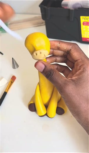 How to make fondant giraffe cake topper (quick and easy)