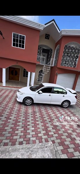 Would you ask to use your neighbor’s pool? #JamaicanLife #DraxHall #Pool #AirBnB #Jamaica