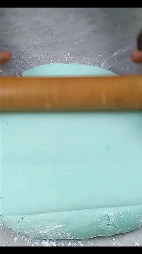 How to make rolled buttercream get the recipe: https://youtu.be/e981meIJMVM?si=zKUt-8idOL6ex1Nx