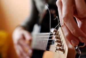 How To Tune A Guitar To Standard Tuning