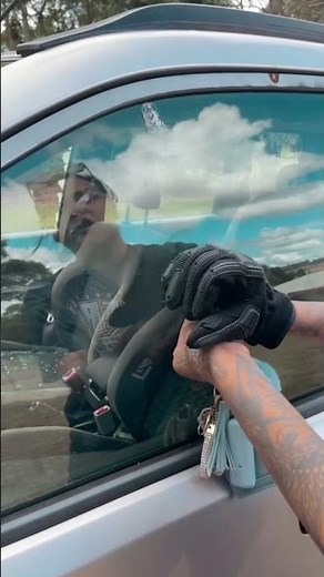 How to use your window breaker on your self defence Keychain!