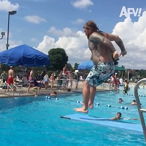 143K views · 1.8K reactions | This is the funniest thing I've seen all day! 藍藍 | America's Funniest Home Videos | Facebook