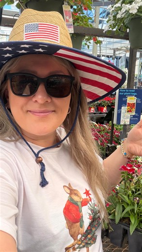 Cisil Edinc Ozen on Instagram: "Flowers have always been a part of my life 🌸 It’s something my dad taught me growing up, and I still find so much peace in caring for them. After visiting the greenhouse and bringing my flowers home, I created this cozy plant corner ✨ These @maygrove.official full-spectrum grow lights act like sunlight for my plants, supporting healthy growth even when natural light is limited. A small routine, a peaceful space, and a home that feels more alive 🌿 🔗 Check out Ma