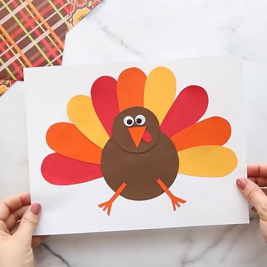 TURKEY CRAFT 🦃 - with printable template 🧡 https://www.thebestideasforkids.com/turkey-template/ | The Best Ideas for Kids