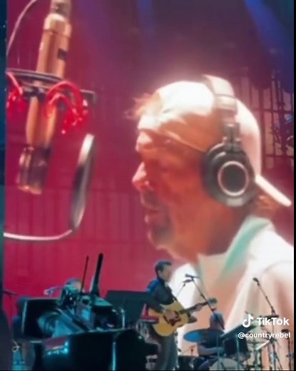 The last song @Toby Keith recorded before his passing was a rendition of Joe Diffie’s “Ships That Don’t Come In.” He never had the chance to perform it live, but brand new footage of him singing the classic song in the studio was shared at a recent tribute concert. Check it out! The televised special for ‘Toby Keith: American Icon’ will air on @NBC on Wednesday, August 28, at 9 PM ET.