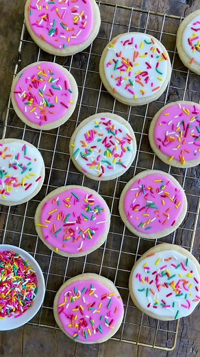 Best Homemade Sugar Cookie Icing Recipe for Christmas Cookies