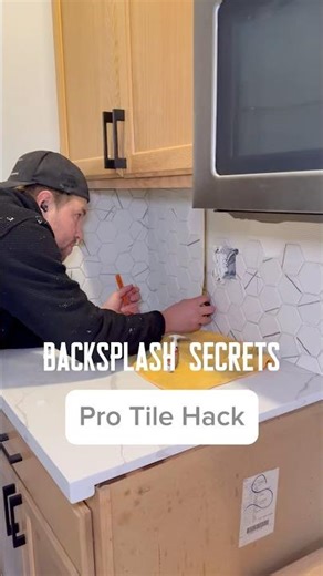 How to Install a Kitchen Tile Backsplash—Pro Method #oscarsurfaces #kitchenremodel #tileinstallation