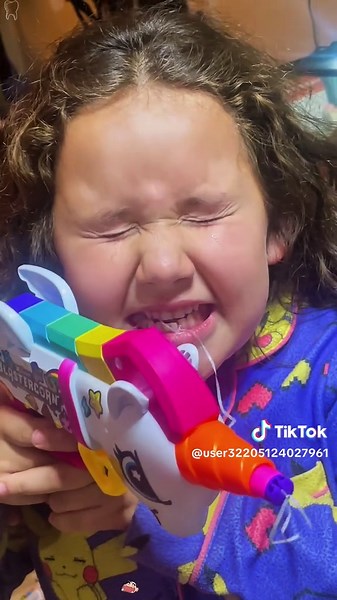 Unexpected tooth extraction 🦷 Children's interesting ways of pulling teeth 😂😂#kids #baby #viral #fyp #funny