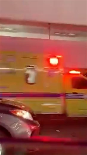 LAFD Airport Engine & Rescue 51 responding in LAX