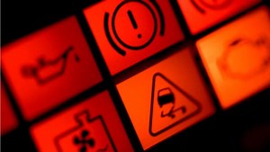 Waarschuwingslampje in de auto: wat betekent het? | ANWB