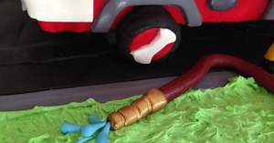 How To Make a Fire Truck Cake - HowToCookThat : Cakes, Dessert &...