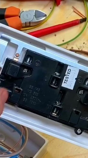 Wiring up a Double Socket 🧰🛠