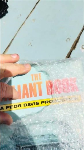 ‘THE VALIANT BOOK’ can’t wait to see what is in it! #valiant