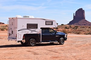 Exploring the Epic Monument Valley Loop