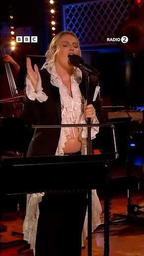 Perrie’s take on a Bon Jovi classic 🧡 ‪@perrieofficial‬ ‪@bonjovi‬ #R2PianoRoom #BonJovi #Always