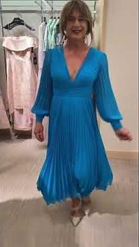 Christina modeling two stunning & elegant dresses! Who will buy these for ur girl? 💋💋💋❤️👩