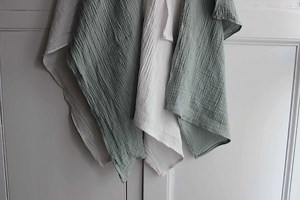 Simple and Quick DIY Muslin Burp Cloths - For Beginners