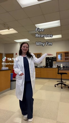 Benefits of Pursuing a Career as a Medical Laboratory Technician