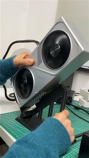 Bitcoin Mining Reinvented with This Compact GPU-Design Rig