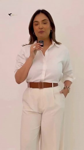 👣 Decoding Body Language: What Do FEET Reveal? 👀 Did you know that a person’s feet pointing towards you could be a subtle sign they’re interested? 😲💕 But remember, body language is a complex puzzle with many pieces! This reel dives into one aspect – the direction of feet – that MIGHT give you a clue about feelings. Stay tuned, and let’s unravel the fascinating world of non-verbal cues together! 🕵️‍♀️📚 #bodylanguage #bodylanguage_bnc #bodylanguage_bnw #nonverbal #nonverbalcommunication #fee