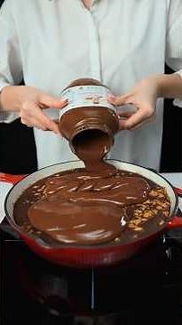 20-Minute Nutella Banana Skillet Cake 🍫🍌 | Ultra Moist!