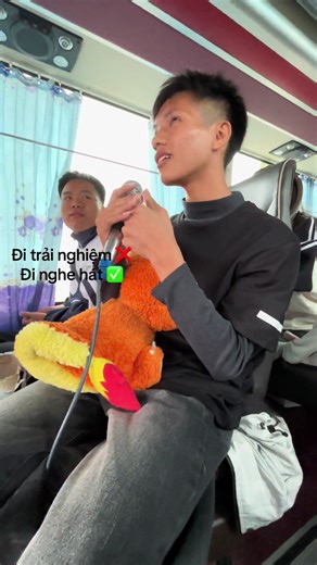 Ca sĩ bí ẩn của lớp 11A10🥰🥰🥰#tourguide #hdvdulich #xuhuong | College Students Singing Performance