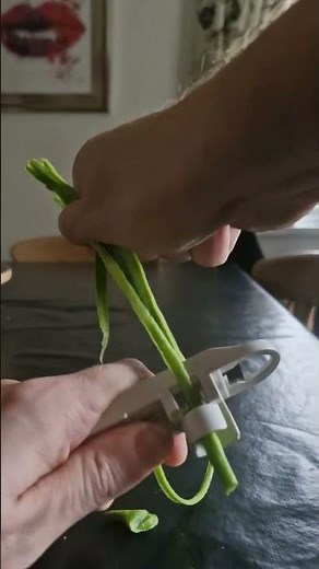 how to cut runner beans