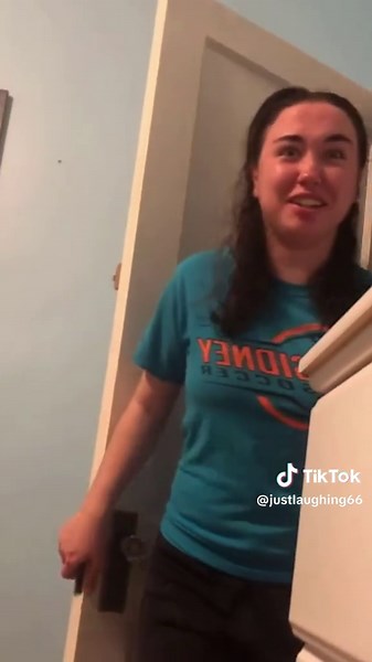 This is what happens when you don't pay attention 😂😂😂 #funny #lol #trynottolaugh #viral #fyp