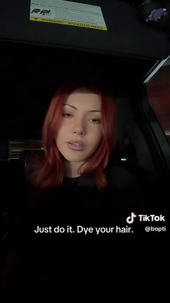 Atiana De La Hoya (@bopti)’s video of dye hair