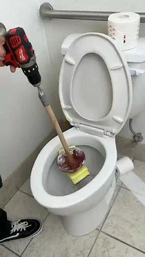 DIY Toilet Plunger Hack: Guy Breaks Plunger to Create Better Tool