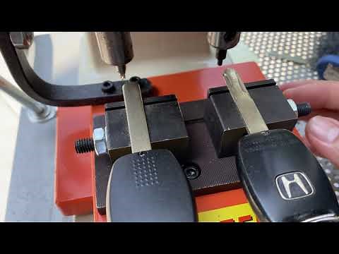 How to use DEFU 368A manual cutting machine Laser cut key HON66 Honda Civic