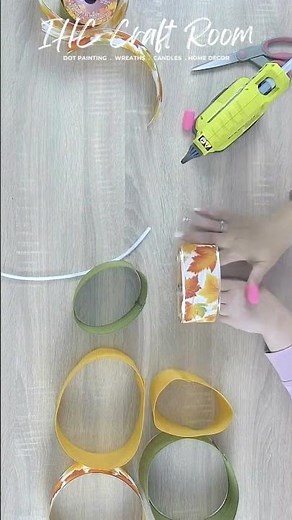 Watch Me Make a Gorgeous Burlap Wreath in Seconds!