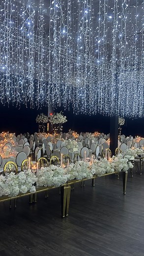 95 reactions | Holiday glow but make it wedding magic! ✨ Our Starry...